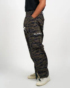 SKULL CAMO CARGO PANTS